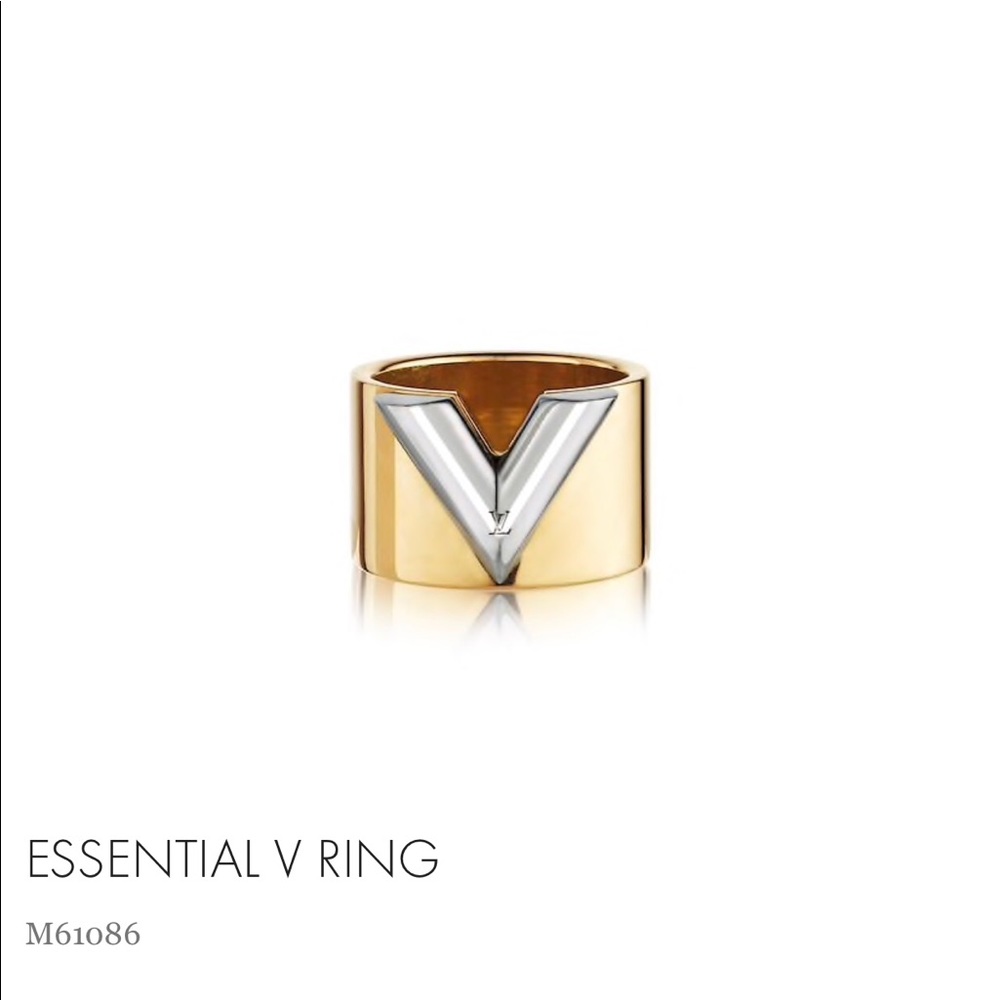 Louis Vuitton Essential V Ring Size Large